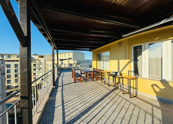 Aqua Blue 38 Penthouse Sunny